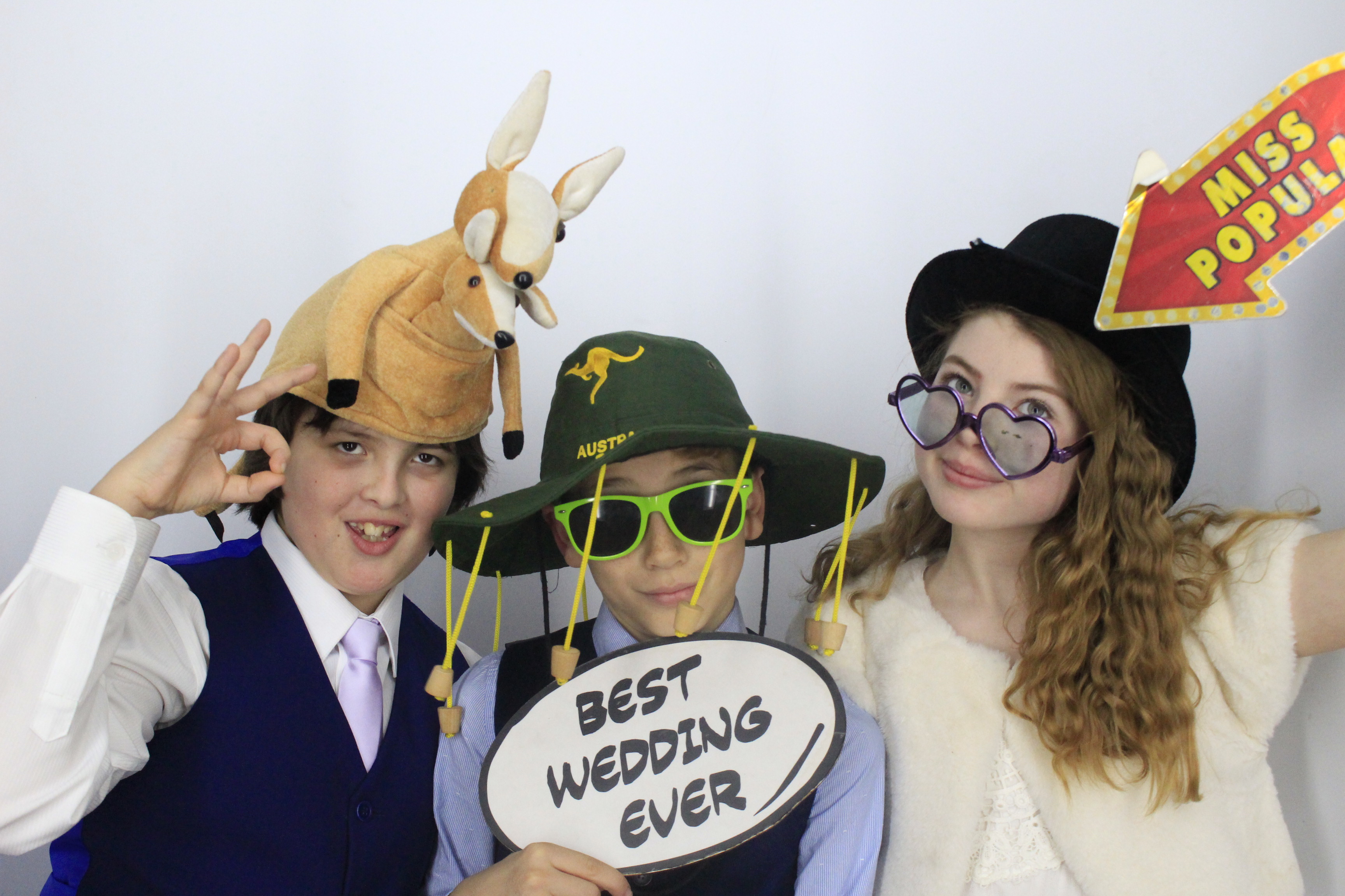 Simon & Muna  | View more photos from the event at gallery.myphotoboothexperience.co.uk/u/MyPhotoBoothExperienceLtd/Simon-Muna